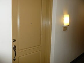 71 E Agate Ave, Unit 201 in Las Vegas, NV - Building Photo - Building Photo