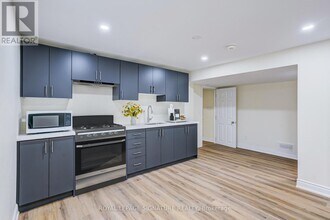 854 Yates Dr in Milton, ON - Building Photo - Building Photo