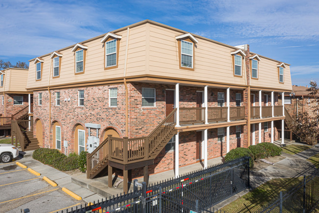 Regency Metairie Apartments in Metairie, LA - Building Photo - Building Photo