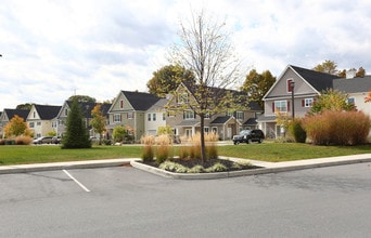 Brookside Meadows Luxury Rental Community in Pleasant Valley, NY - Foto de edificio - Building Photo