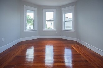 6 Hinckley St in Somerville, MA - Foto de edificio - Building Photo