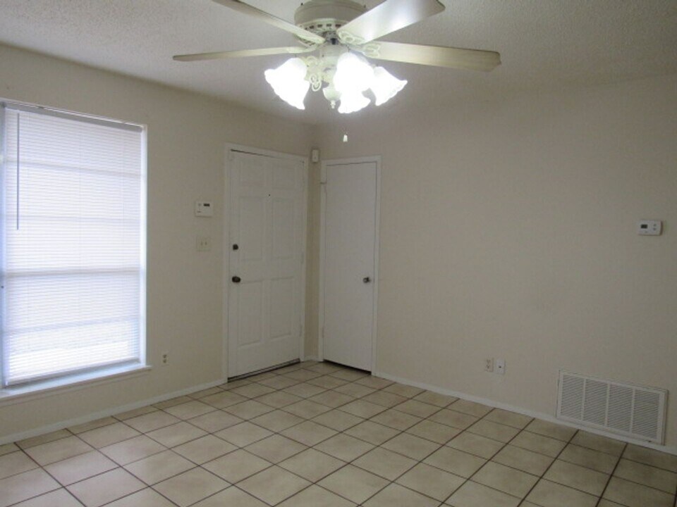 4537 Brian St in Milton, FL - Foto de edificio