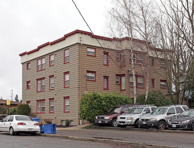 Stringfellow Apartments in Tacoma, WA - Building Photo - Building Photo