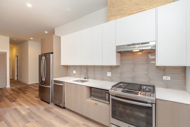 1553 N Wells St-Unit -205 in Chicago, IL - Building Photo - Building Photo