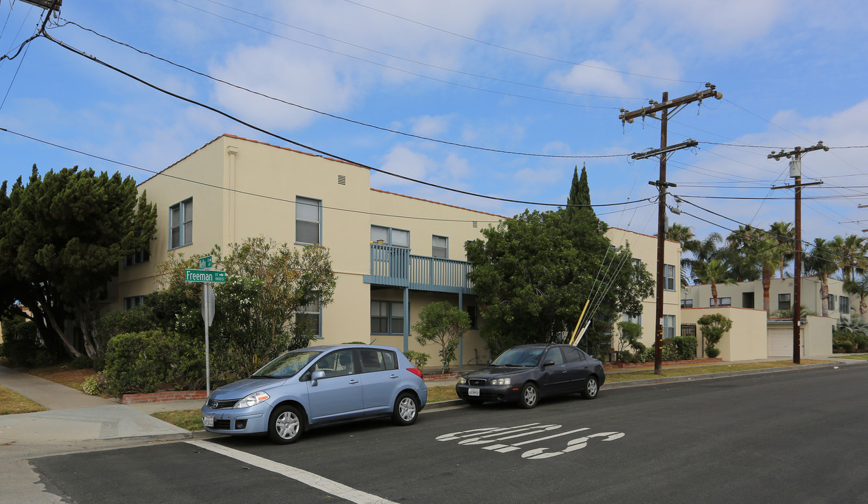 Kelly Apartments in Oceanside, CA - Building Photo