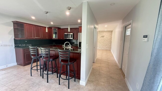 8820 SW 43rd Terrace in Miami, FL - Building Photo - Building Photo