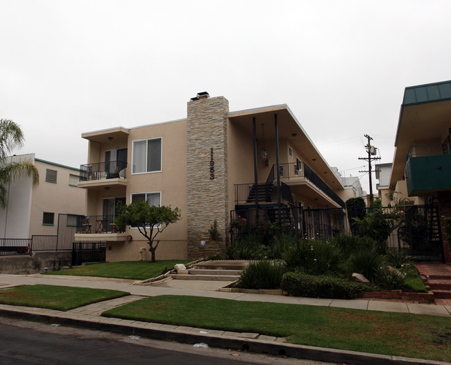 11953 Kiowa Ave in Los Angeles, CA - Foto de edificio - Building Photo