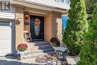 35 St Remy Dr in Ottawa, ON - Building Photo - Building Photo