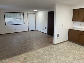 1010 Lincoln St, Unit 4 in Colton, WA - Foto de edificio - Building Photo