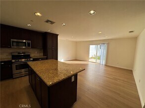 1336 Calle Tulipan in Thousand Oaks, CA - Foto de edificio - Building Photo