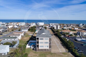 2010 S Virginia Dare Trail in Kill Devil Hills, NC - Foto de edificio - Building Photo