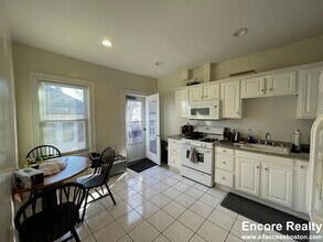 56 Hobson St, Unit 2 in Boston, MA - Building Photo - Building Photo