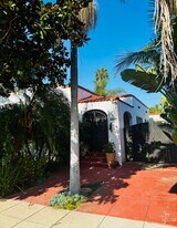 2521 E 17th St in Long Beach, CA - Building Photo