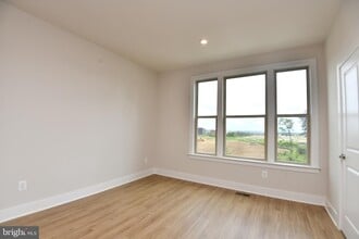 11296 ARISTOTLE St, Unit 612 in Manassas, VA - Building Photo - Building Photo