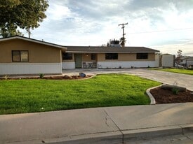 3201 Kaibab Ave in Bakersfield, CA - Building Photo