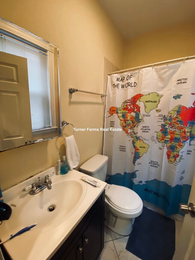 34 Cherokee St, Unit 1 in Boston, MA - Foto de edificio - Building Photo