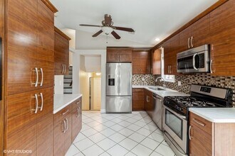 2781 Hillsboro Ln in Lake In The Hills, IL - Building Photo - Building Photo