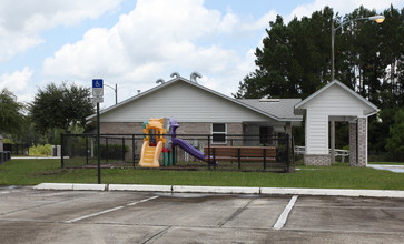 Briarwood Apartments Ph II in Middleburg, FL - Building Photo - Building Photo