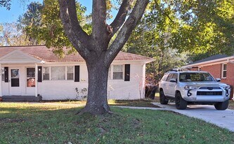 1327 Credle Rd in Virginia Beach, VA - Building Photo
