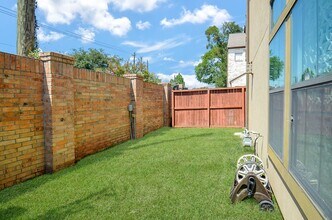 1915 Upland Sky in Houston, TX - Building Photo - Building Photo