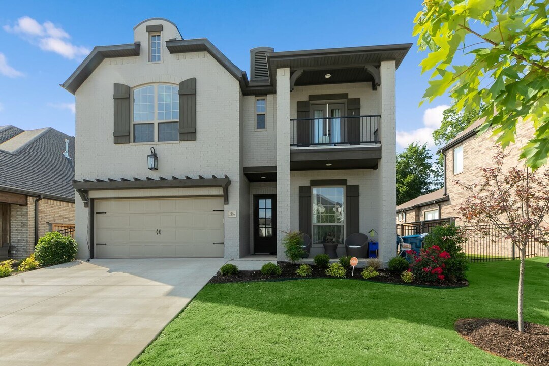 2516 SW Nottingham Ave in Bentonville, AR - Building Photo
