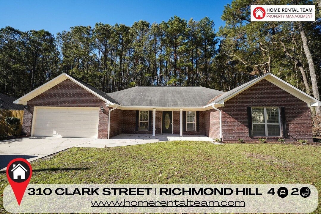 310 Clark St in Richmond Hill, GA - Foto de edificio