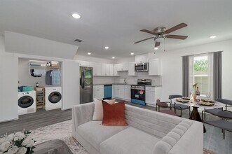7802 Crestview Dr in Houston, TX - Building Photo - Building Photo