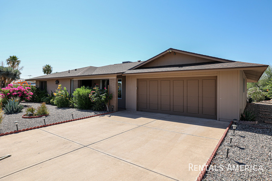 13203 W Titan Dr in Sun City West, AZ - Building Photo