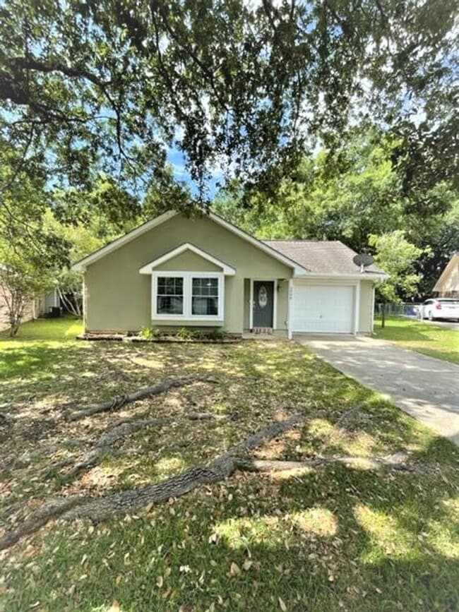 2908 Winthrop Cir