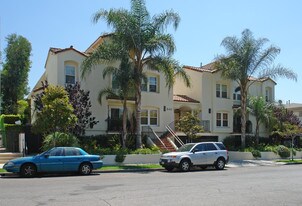 Monroe Courts in Los Angeles, CA - Building Photo