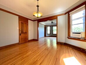 2641 W Logan Blvd, Unit 2 in Chicago, IL - Foto de edificio - Building Photo