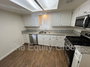 3928 W Meadow Ave in Visalia, CA - Foto de edificio - Building Photo