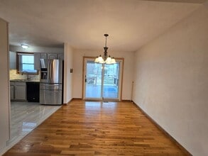 77 Rustic Ridge Dr in Pittsburgh, PA - Building Photo - Building Photo