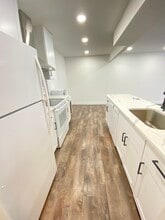 7425 Brookdale Dr, Unit 108 in Darien, IL - Foto de edificio - Building Photo