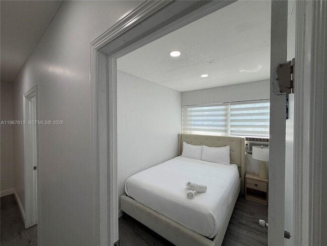 10002 E Bay Harbor Dr in Bay Harbor Islands, FL - Building Photo - Building Photo