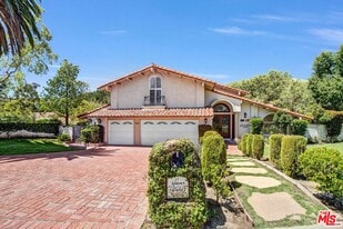 1515 Outlook Cir in Westlake Village, CA - Building Photo