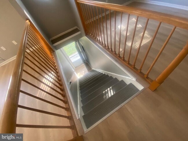 property at 880 W Oak St