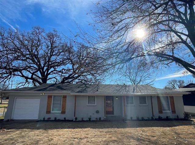 704 Norwood Dr in Hurst, TX - Building Photo