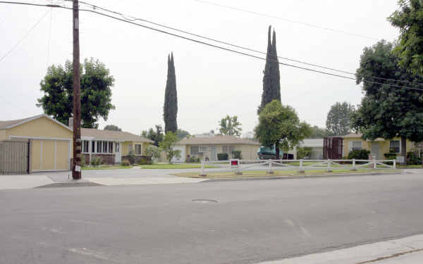 468-508 Jeffries Ave in Monrovia, CA - Foto de edificio