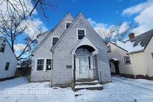 3870 Lee Heights Blvd in Cleveland, OH - Building Photo