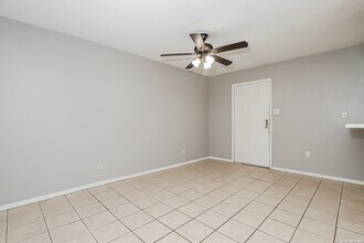 820 W Olmos Dr in San Antonio, TX - Building Photo - Building Photo