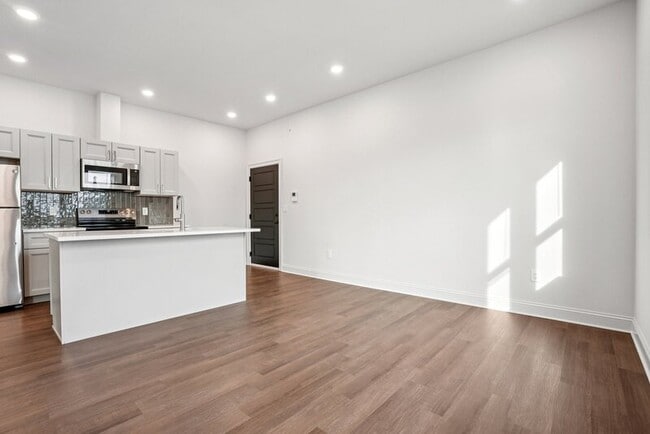 property at 472 Roxborough Ave