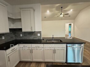 3012 S Redwood Ave in Broken Arrow, OK - Building Photo - Building Photo