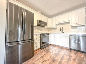 6148 Bowness Rd NW in Calgary, AB - Building Photo - Building Photo