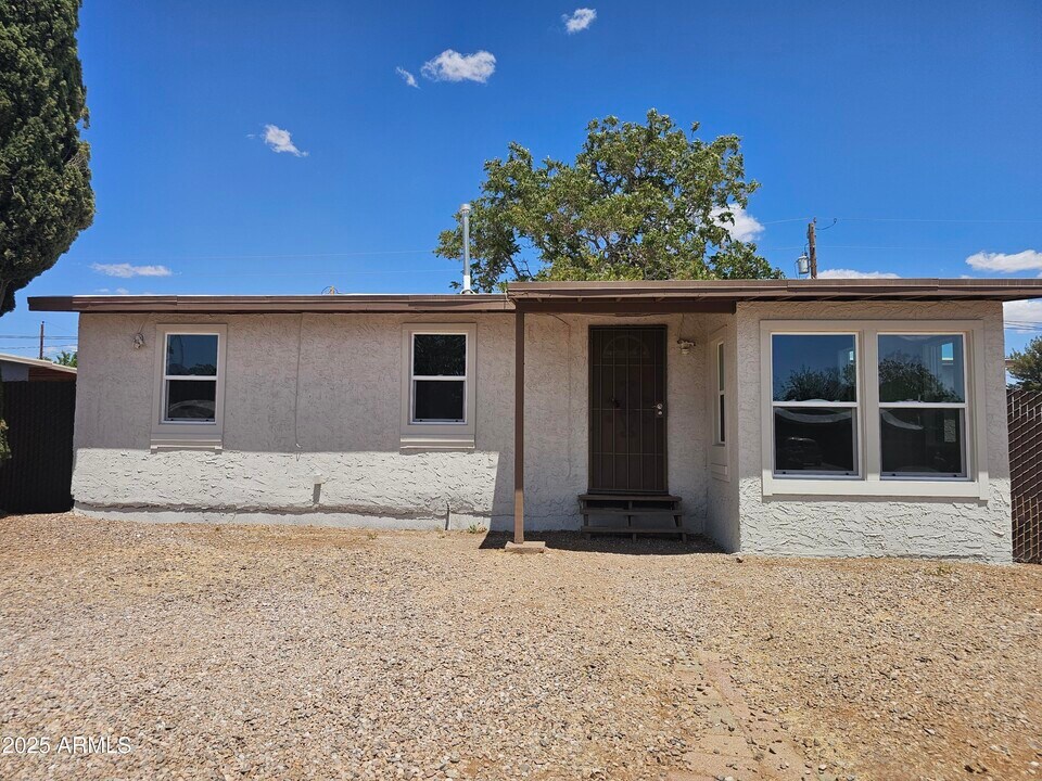 165 Sherbundy St in Sierra Vista, AZ - Building Photo