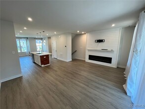 14107 Millpointe Rd in Midlothian, VA - Foto de edificio - Building Photo