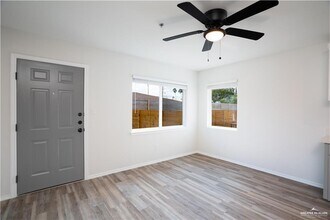 17 Redwood Ave in McAllen, TX - Building Photo - Building Photo
