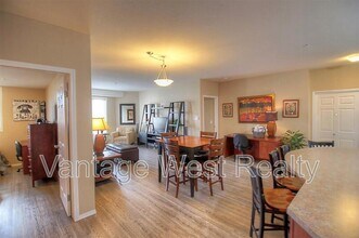 1875-1875 Country Club Dr in Kelowna, BC - Building Photo - Building Photo