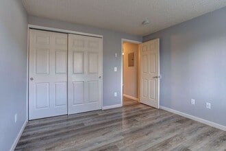 9118 SE Flavel St in Portland, OR - Foto de edificio - Building Photo
