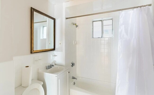 31 Falcon St, Unit 2 in Boston, MA - Building Photo - Building Photo